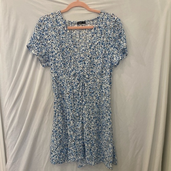 Cotton On Dresses & Skirts - Cotton On blue floral cinched waist short sleeve Size Xs
